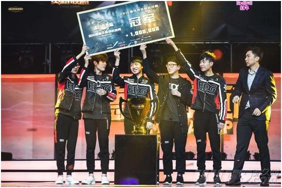 德杯历届冠军(LOL德杯历年趣事大盘点：笑笑这个举动成为历年德杯最佳笑点)  第1张