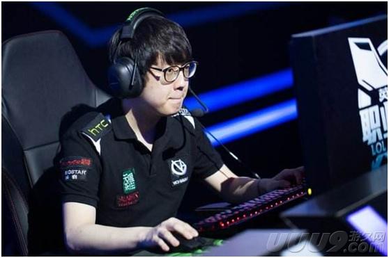 德杯历届冠军(LOL德杯历年趣事大盘点：笑笑这个举动成为历年德杯最佳笑点)  第2张