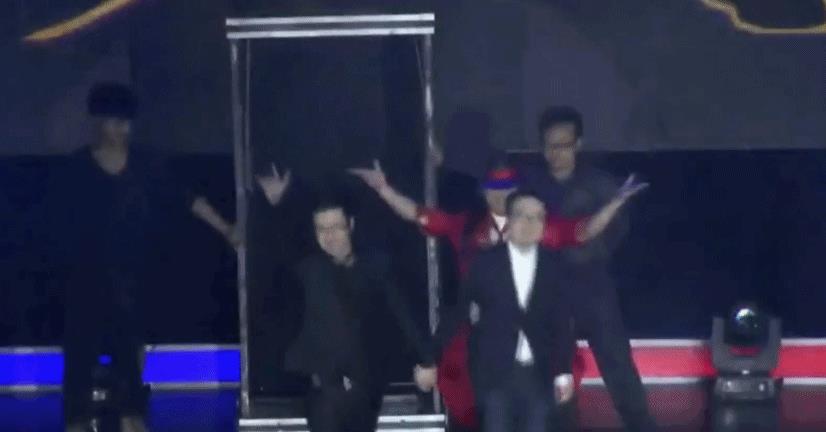 德杯历届冠军(LOL德杯历年趣事大盘点：笑笑这个举动成为历年德杯最佳笑点)  第5张