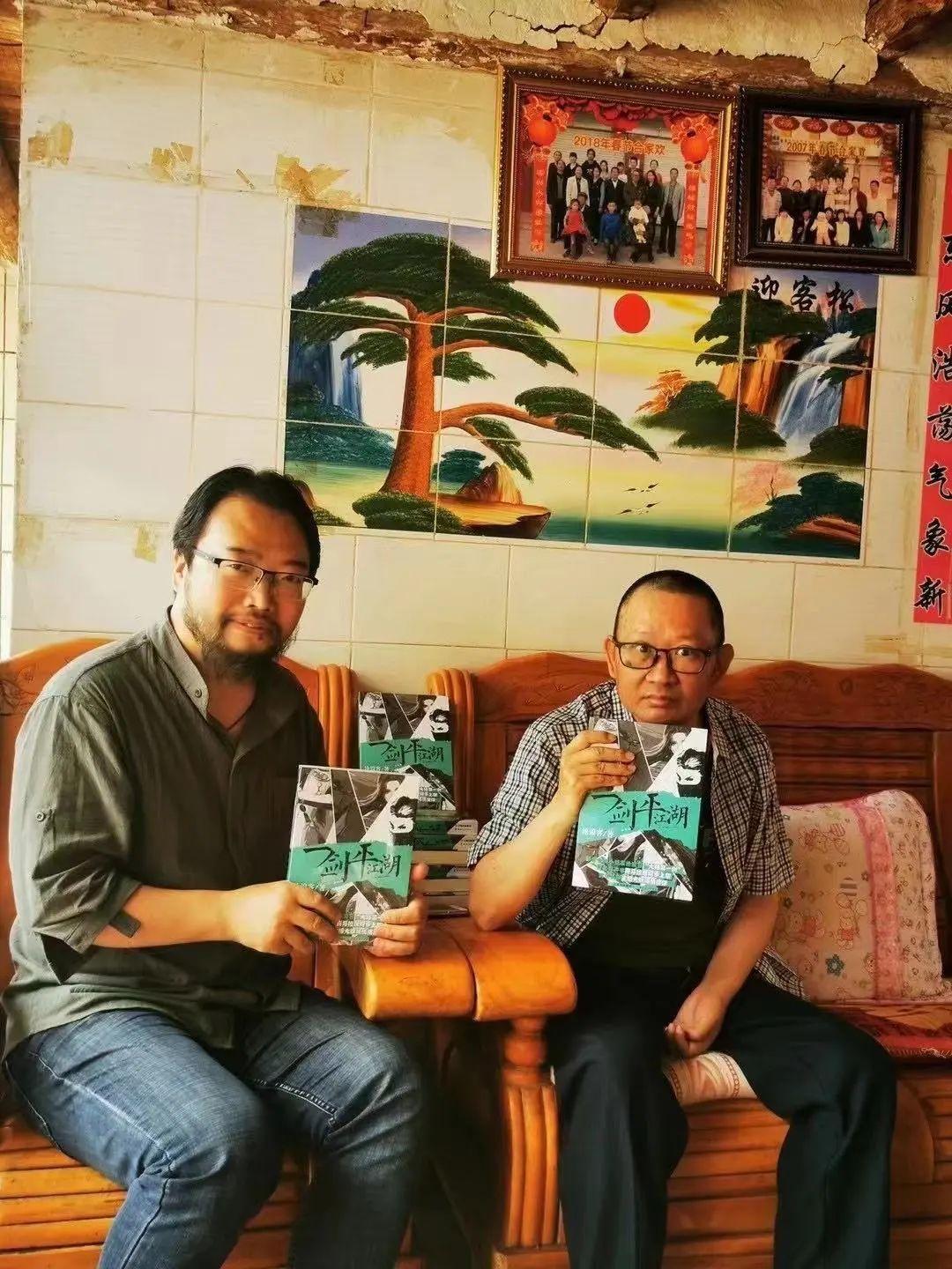 一剑平江湖女主男主是谁(《一剑平江湖》再版亮相云南作家姚霏患病后重出江湖) 第2张 一剑平江湖女主男主是谁(《一剑平江湖》再版亮相云南作家姚霏患病后重出江湖) 第2张